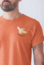 Charger l'image dans la galerie, modele-homme-barbu-tshirt-fruit-orange-banane-ohmyfruits-tatouage