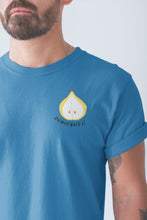 Charger l'image dans la galerie, modele-homme-barbu-tshirt-fruit-bleu-poire-ohmyfruits-tatouage