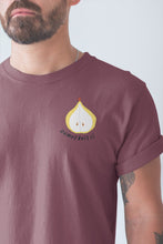 Charger l'image dans la galerie, modele-homme-barbu-tshirt-fruit-bordeaux-poire-ohmyfruits-tatouage