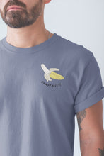 Charger l&#39;image dans la galerie, modele-homme-barbu-tshirt-fruit-indigo-banane-ohmyfruits-tatouage
