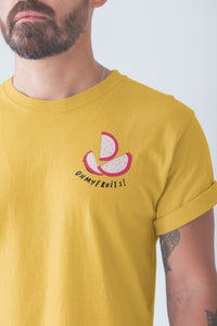 modele-homme-barbu-tshirt-fruit-jaune-fruit-du-dragon-ohmyfruits-tatouage