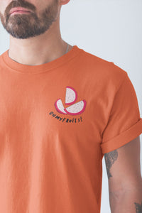 modele-homme-barbu-tshirt-fruit-orange-fruit-du-dragon--ohmyfruits-tatouage