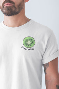 modele-homme-barbu-tshirt-fruit-blanc-kiwi-ohmyfruits-tatouage