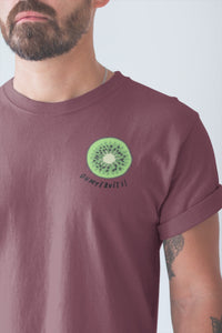 modele-homme-barbu-tshirt-fruit-bordeaux-kiwi-ohmyfruits-tatouage