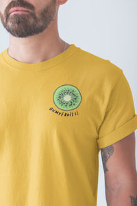 modele-homme-barbu-tshirt-fruit-jaune-kiwi-ohmyfruits-tatouage